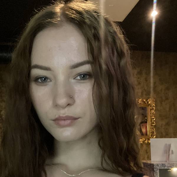 modelka s ID 04020YWWRC p016