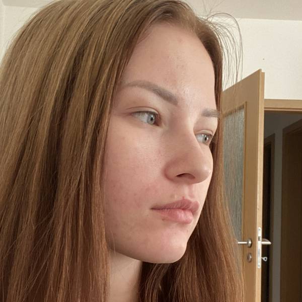 modelka s ID 04020YWWRC p019