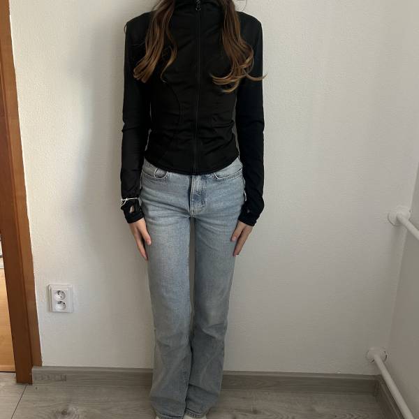 modelka s ID 040210RJHH p018