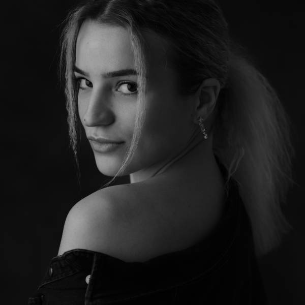 modelka s ID 040216WPY8 p016