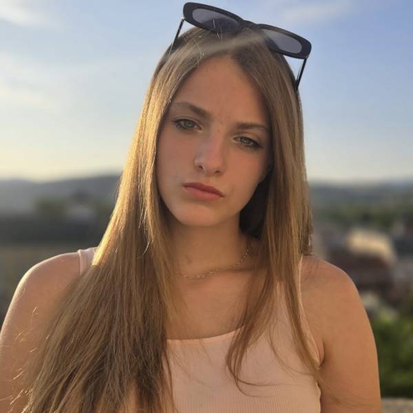 modelka s ID 04021NPZ0A p016