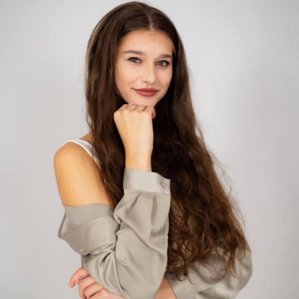 modelka s ID 04022HM1KJ p017