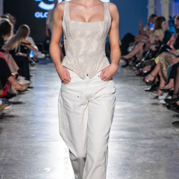 modelka s ID 04022HM1KJ p018