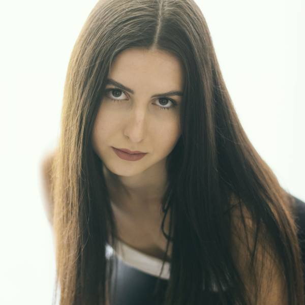 modelka s ID 04022UQT8N p016