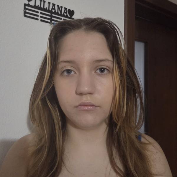 modelka s ID 04022YVCBX p016