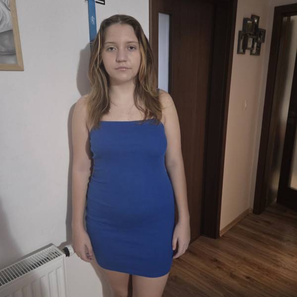 modelka s ID 04022YVCBX p018