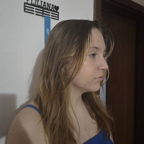 modelka s ID 04022YVCBX p019