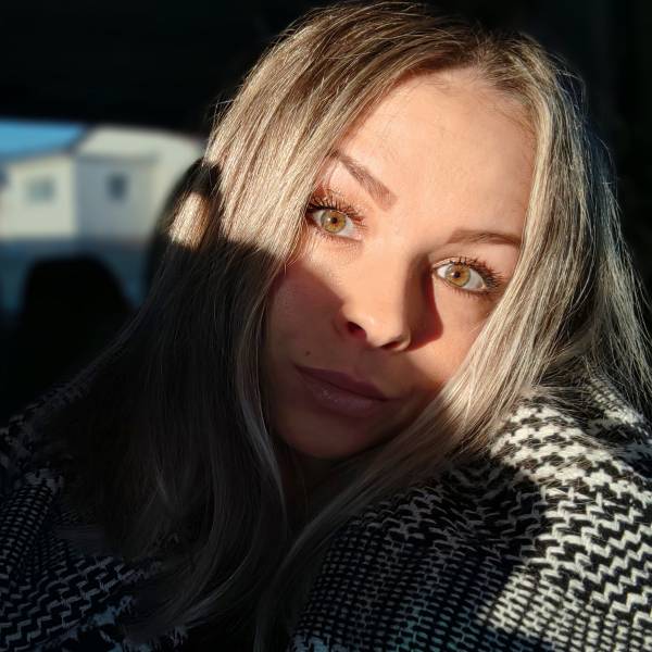 modelka s ID 04022YVKDB p016