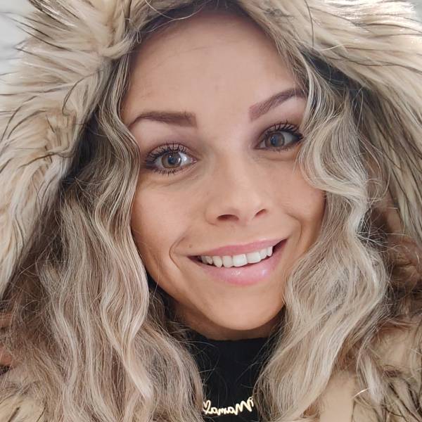 modelka s ID 04022YVKDB p017