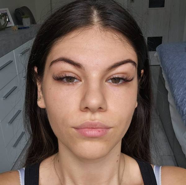 modelka s ID 04023BUR2U p016