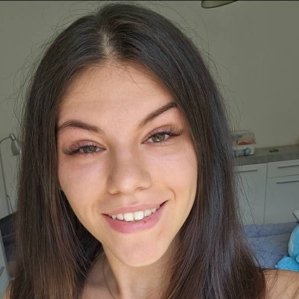 modelka s ID 04023BUR2U p017