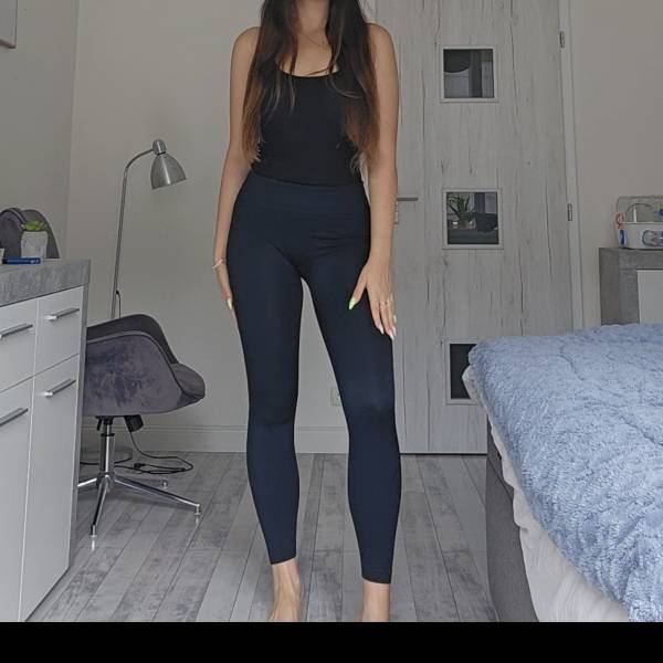 modelka s ID 04023BUR2U p018