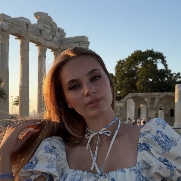 modelka s ID 04023HAPV7 p016