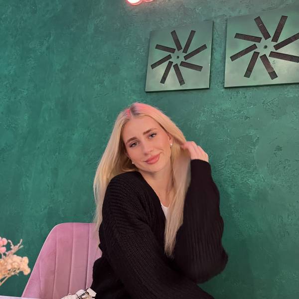 modelka s ID 04023ZQ2YP p016