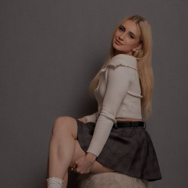 modelka s ID 04023ZQ2YP p017