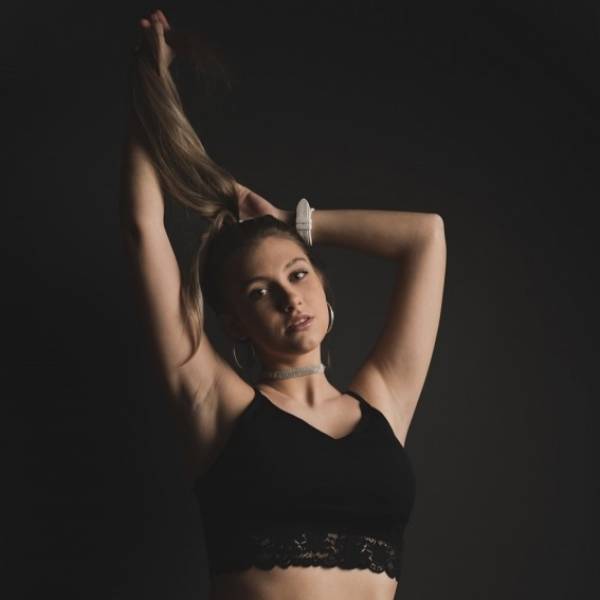 modelka s ID 040244NVUE p016