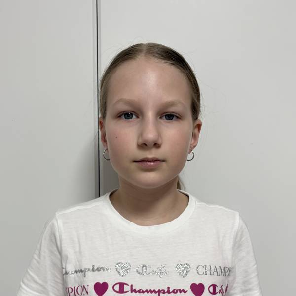 modelka s ID 040247WF6J p016