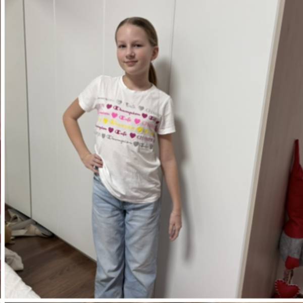 modelka s ID 040247WF6J p018