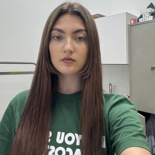 modelka s ID 04024HEVNQ p016