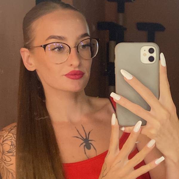 modelka s ID 040252OZM9 p016