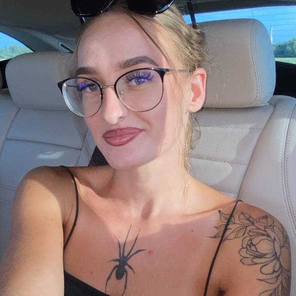 modelka s ID 040252OZM9 p017