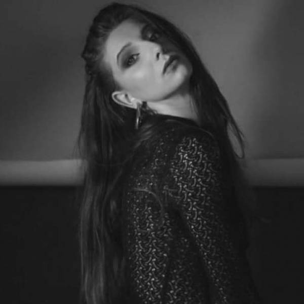 modelka s ID 0402534UAC p019