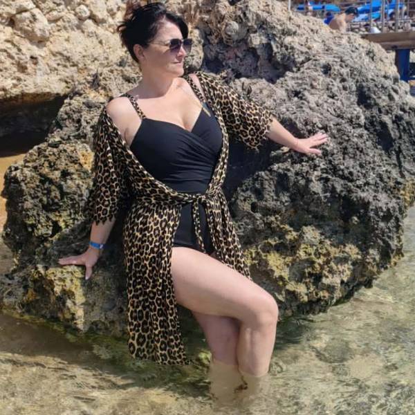 modelka s ID 040256BGX6 p018