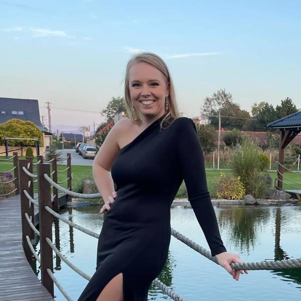 modelka s ID 040257B90Q p017