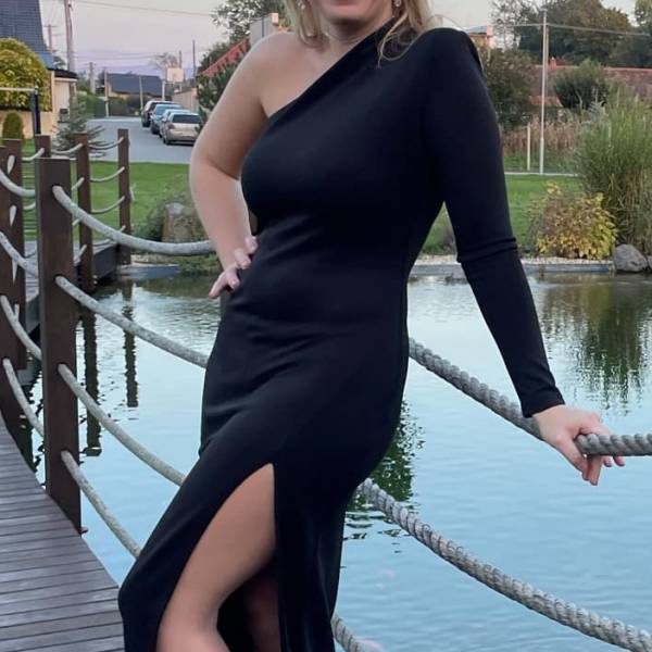 modelka s ID 040257B90Q p018