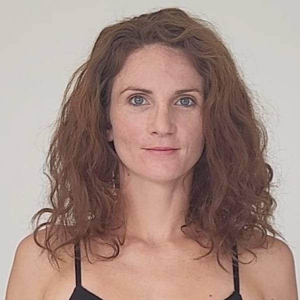 modelka s ID 04025JL5B5 p017