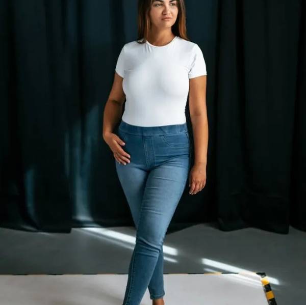 modelka s ID 04025N7J6K p018