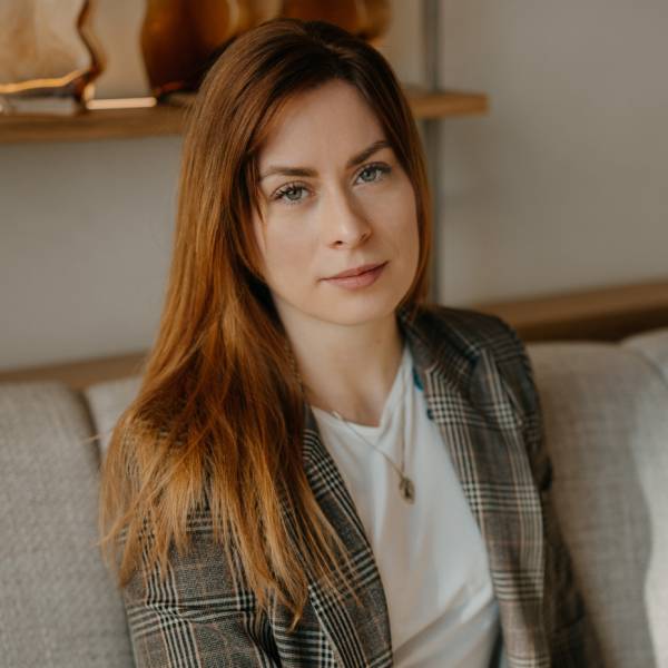 modelka s ID 04025NYQG4 p016