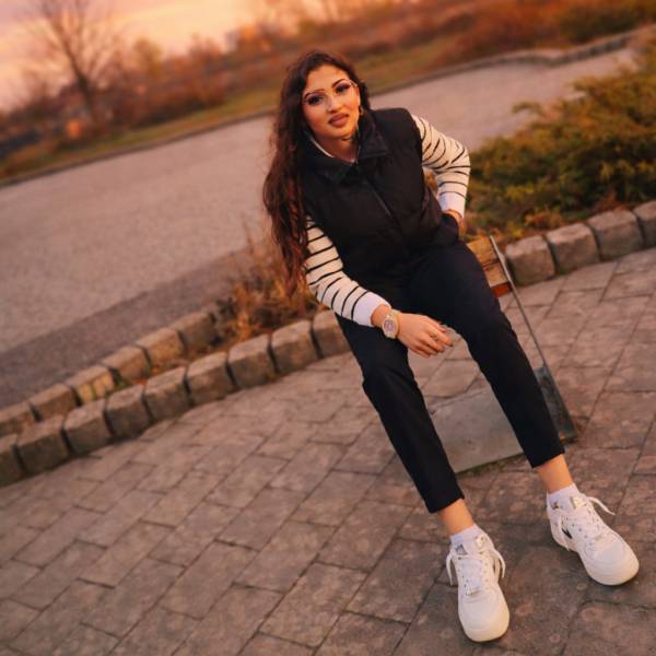 modelka s ID 04025QXYBN p016