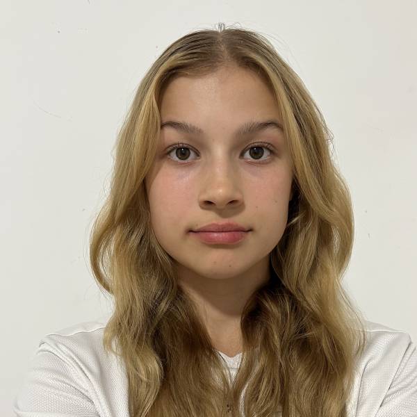 modelka s ID 040268ZD77 p017