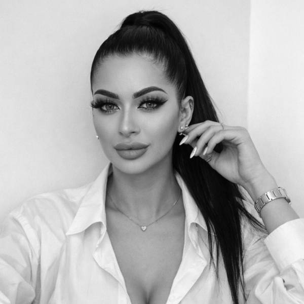 modelka s ID 040269HP7R p016