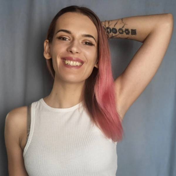 modelka s ID 040272ZR82 p017