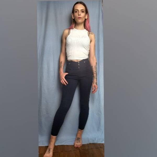 modelka s ID 040272ZR82 p018