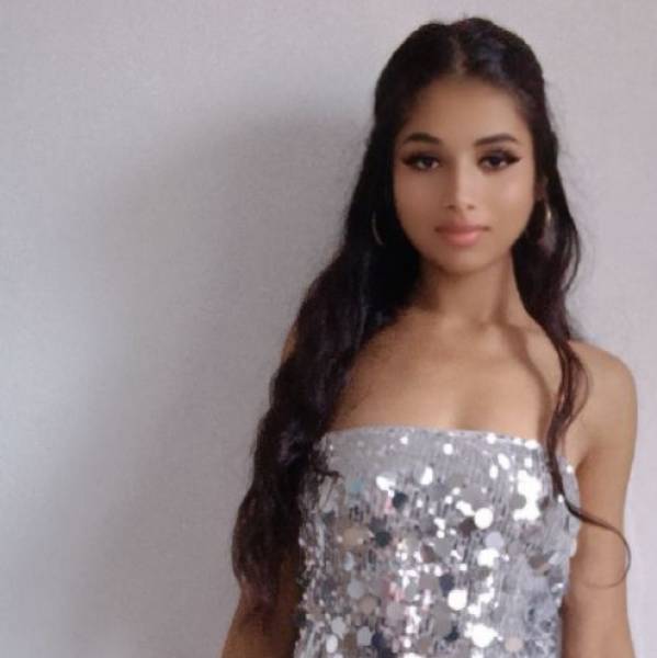 modelka s ID 040277NDXD p016