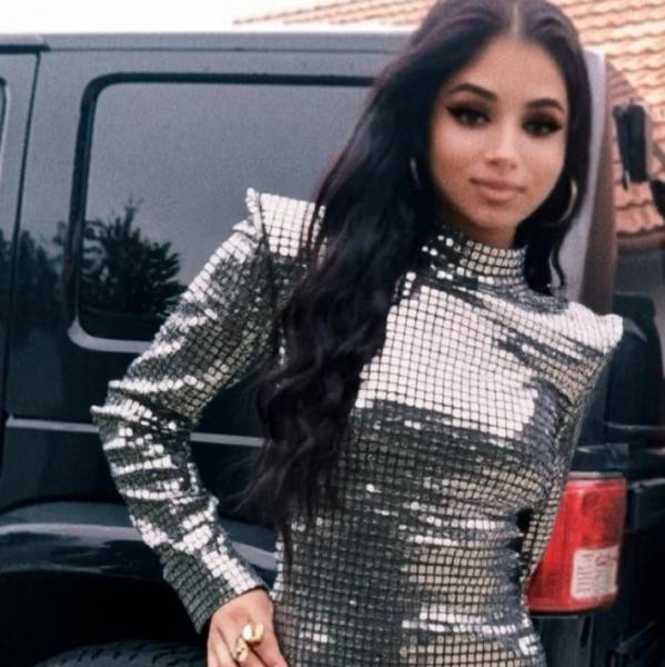 modelka s ID 040277NDXD p019