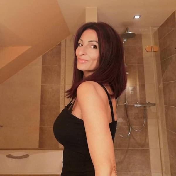 modelka s ID 04027NAADT p019