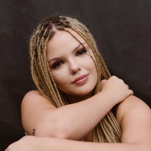 modelka s ID 04027OQMTW p017