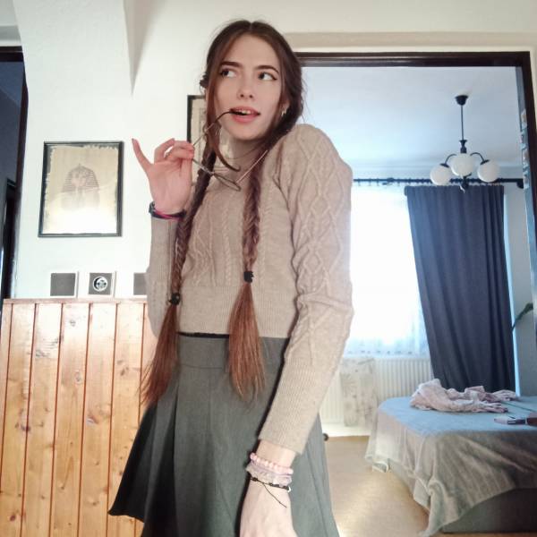 modelka s ID 04027QTJFU p018