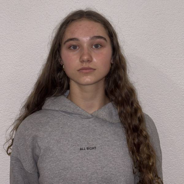 modelka s ID 040282AHBK p016