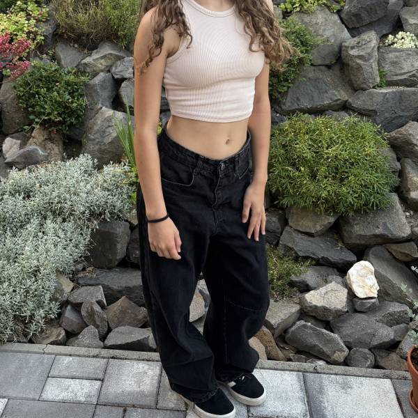 modelka s ID 040282AHBK p018