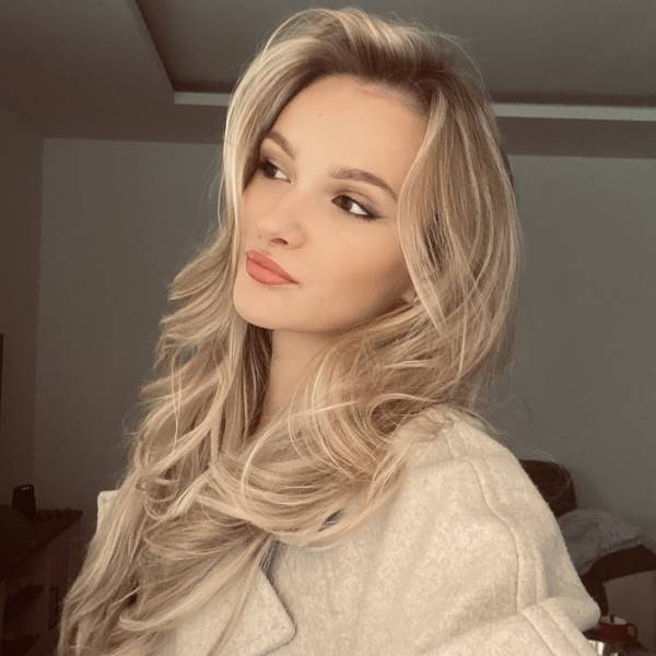 modelka s ID 040285QJM9 p016