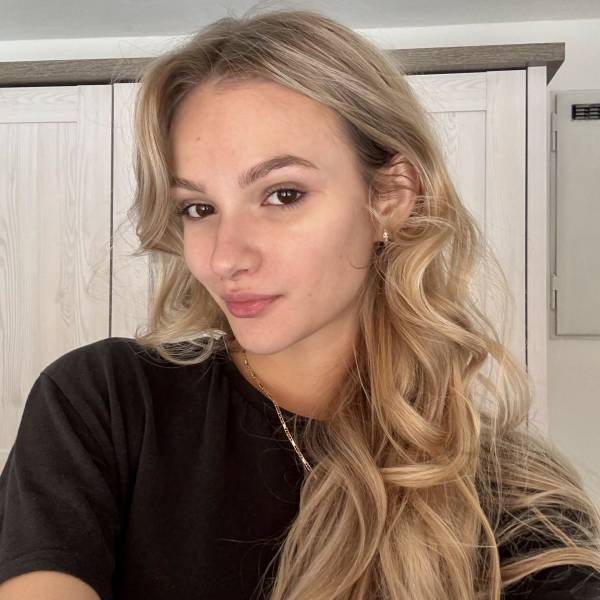 modelka s ID 040285QJM9 p017