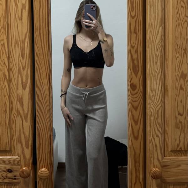 modelka s ID 040285QJM9 p018