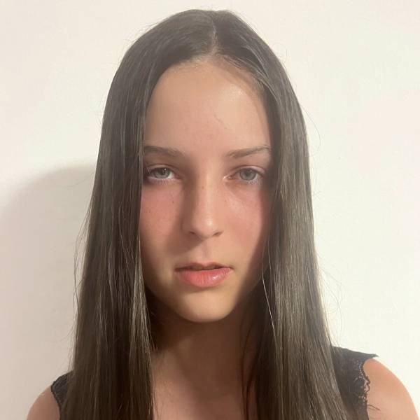 modelka s ID 040290B5KQ p016