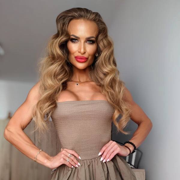 modelka s ID 04029684AI p019