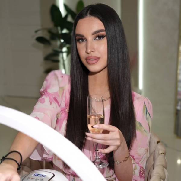 modelka s ID 04029L6KY1 p017